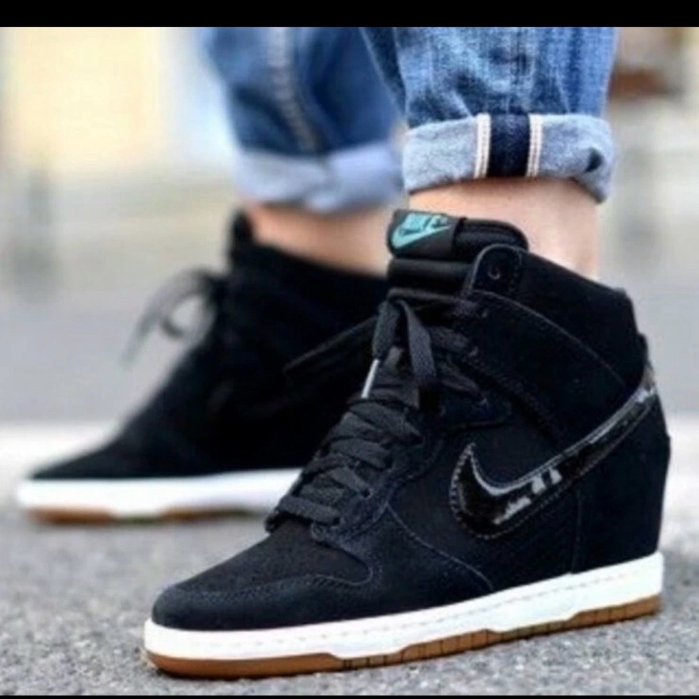 Like new Nike Sky Hi Dunk Black Gum Essentials Size 7